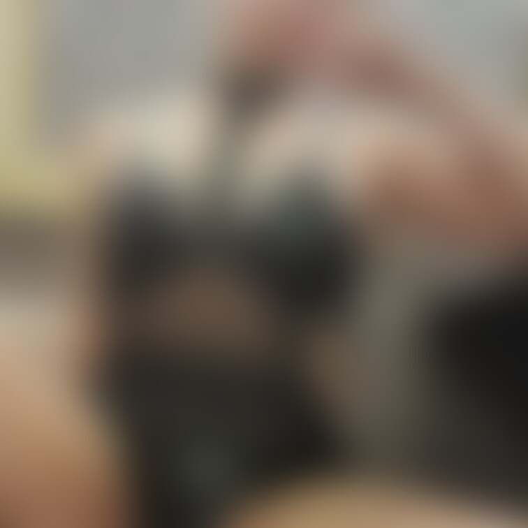 エナメルコス♡
サイドの紐がえちえち&むちむち♡
続きではおっぱい丸見えもあるよ✨