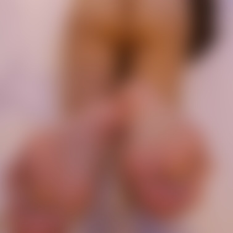 29歳超美人スレンダーバツ1デリヘル嬢 第6弾です。この人は見ての通り非常にスレンダーで美しい美脚とシュッとした足裏の持