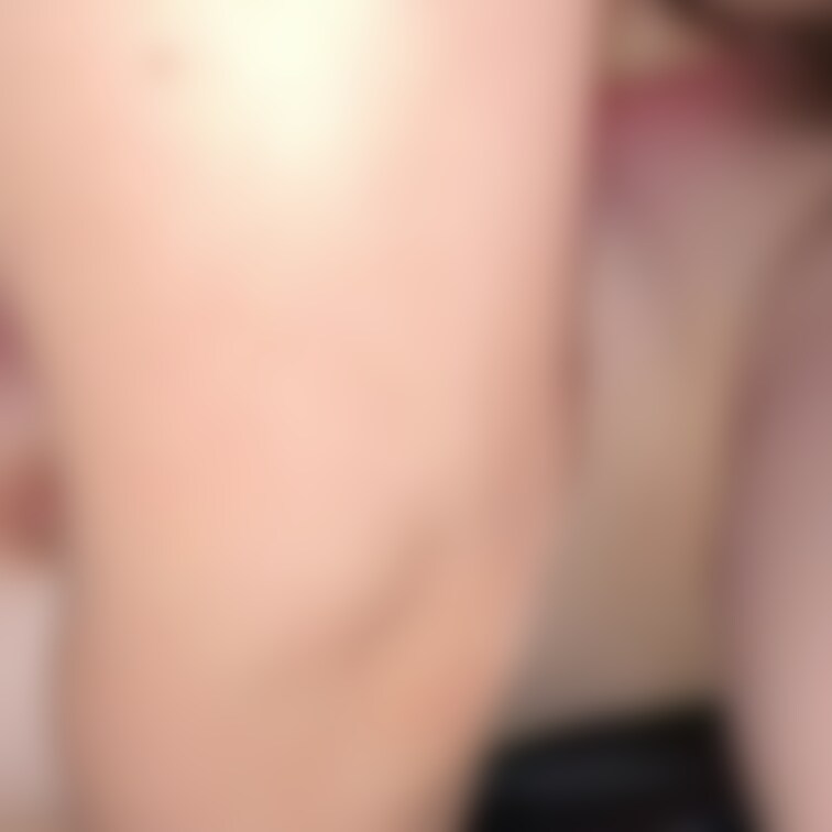 巨根が出入りすると、妻のマンコがそれに引っ張られてめくれ上がります。男根にからみつく、妻の秘肉がエロくて仕方ありません。