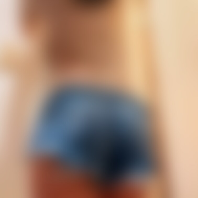 道行く男性たちに発情してもらいたい、、、
最近そんな服を探してます!
この服はちょっとやりすぎかな?💦
ホットパン
