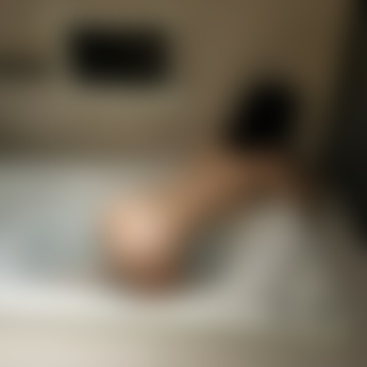 お風呂で突かれるのを待ってる❤️バックして😍？