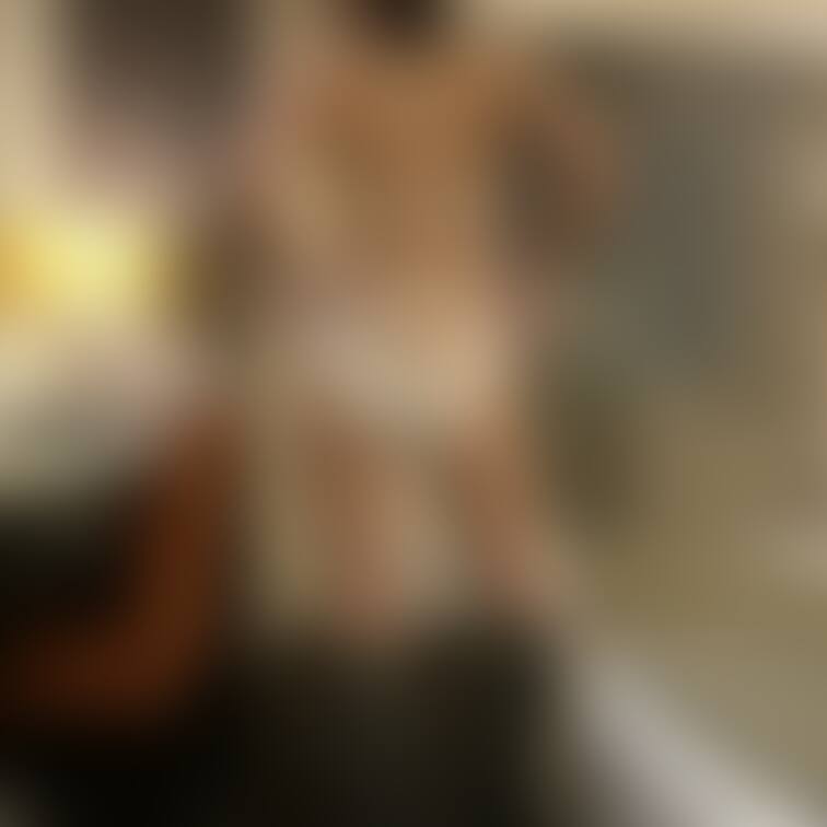 ランジェリーにぃ、、ブーツって、、、
セクシー？　　エロい、、ですかぁ。。。