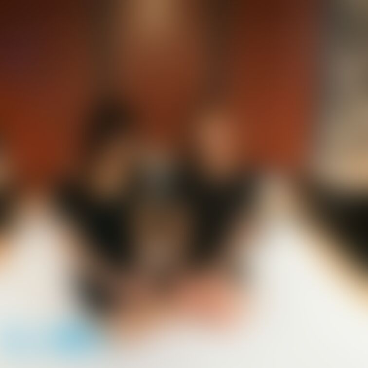 ホテルで人妻2人とって考えるただけで興奮しちゃいますよね!?