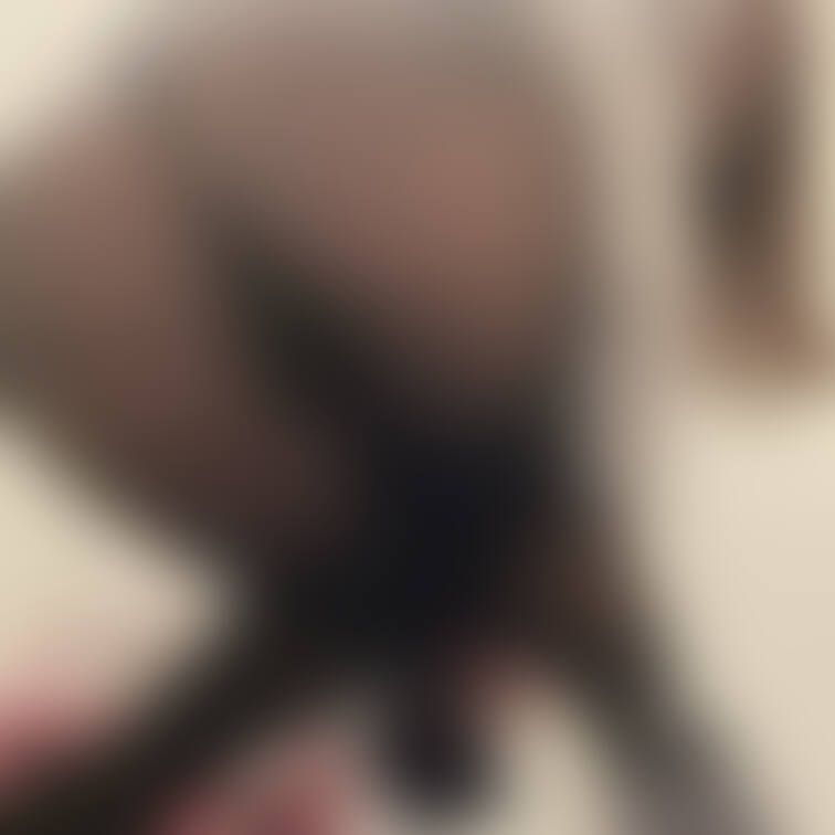 顔に押付けたくなっちゃう😁
明日は銀行に行ったり歩く予定なので…どんな格好で行こうか悩ましいです♡また自撮りしますね💕