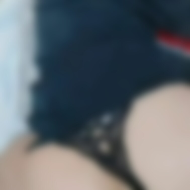 まだ欲しい、まだ足りない女子○生はえっちなお○○○様からもらったおち○ち○オモチャで下からズプズプ…