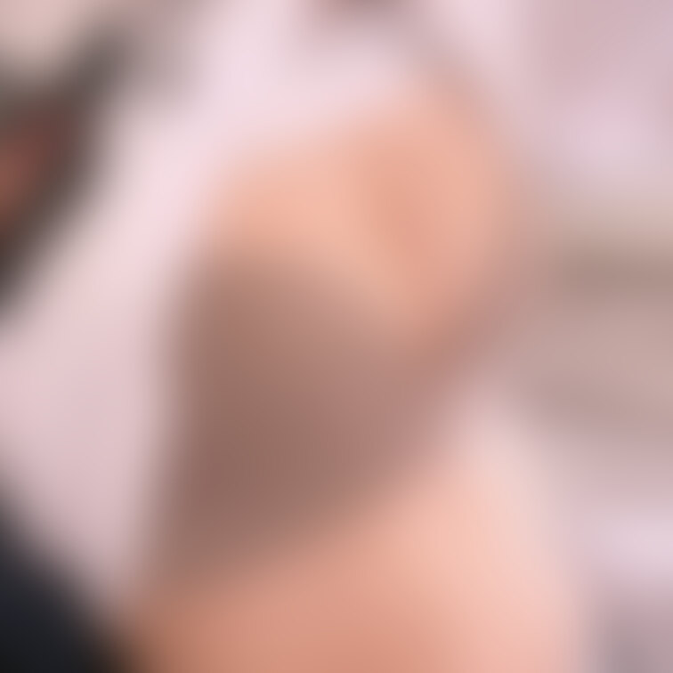 おっぱいチラ見せ♡