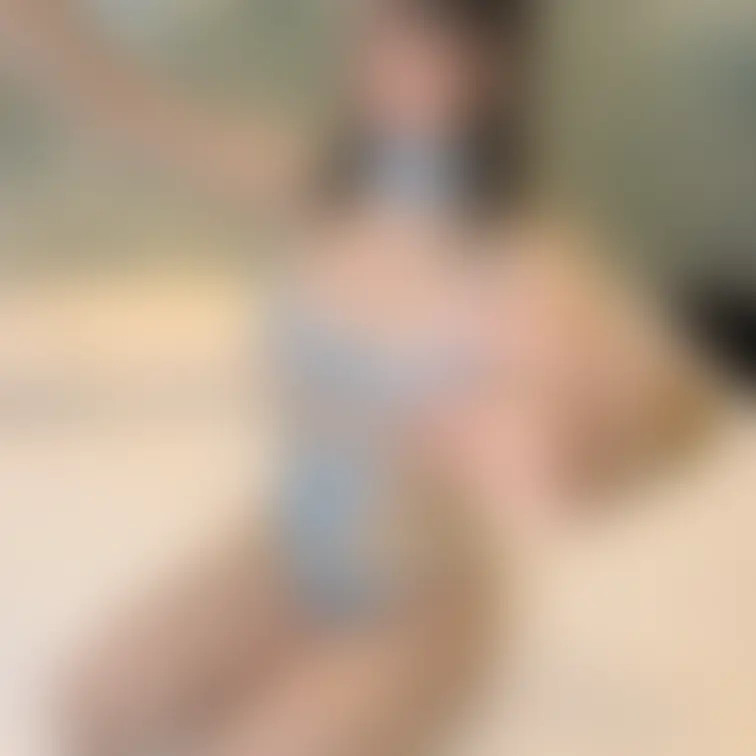 おっぱいでかすぎて収まらない😂