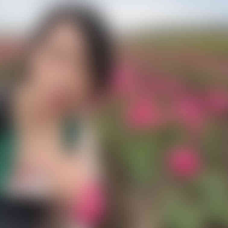 最近、チラ見せ露出にハマってます。

スケスケの服で普通に歩くとかもしてみたいです。

他にも、公共交通機関や飲