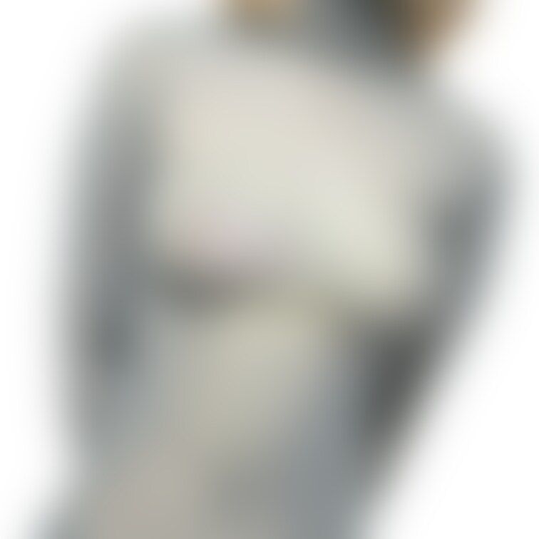 あんけーと！今度、昨日の白かこの黒で自撮りお散歩しようと思うんですけど、どっちの色の方が良いですか？