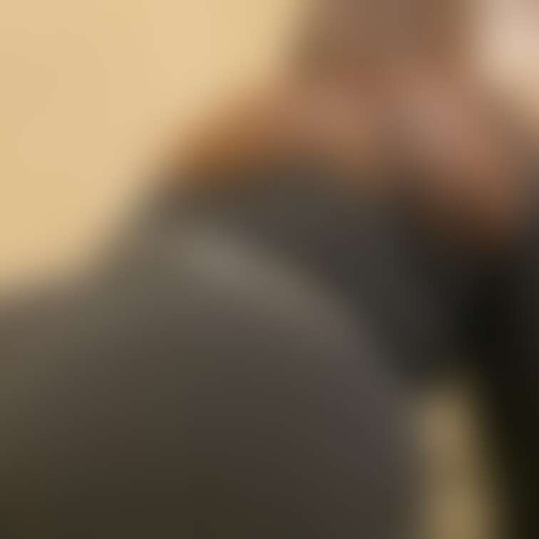 お尻が印象的な妻 103センチ巨尻
