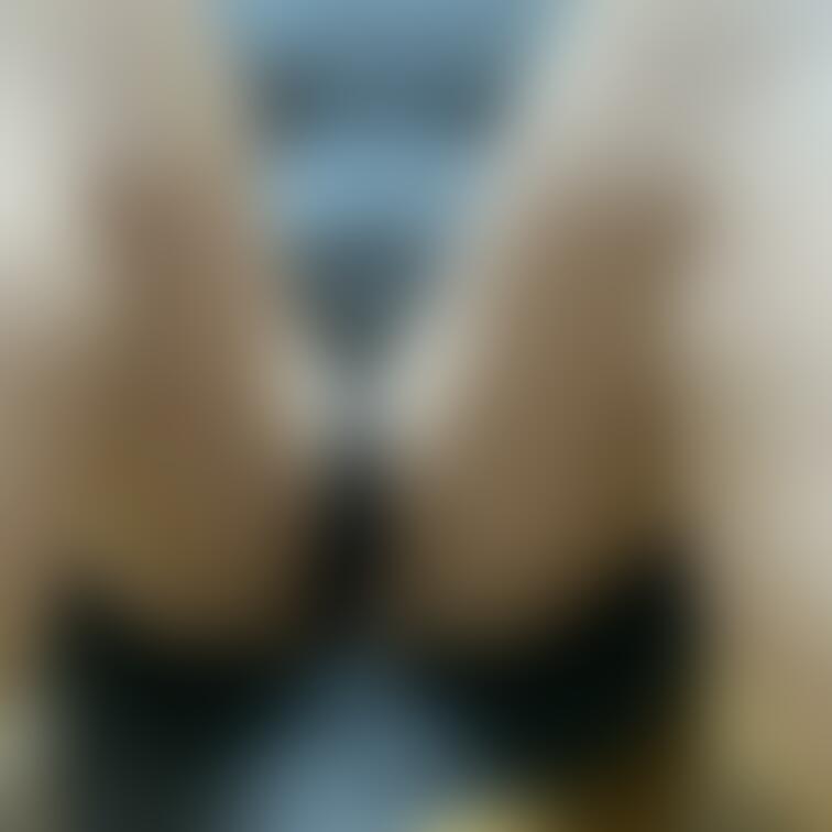 お部屋でまったりニュースざんまいな妻
台風くるー