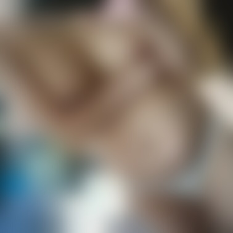 自撮り。
おっぱい乳首丸見え
おまんこ丸見えです。