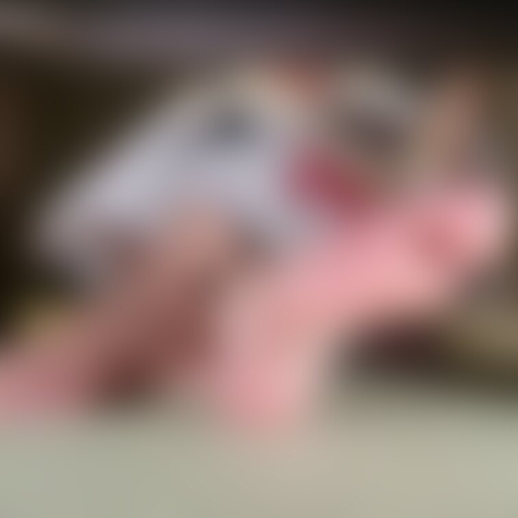 テーブル下からモロ見えの、足裏トーサツ風……❤
見えないところで無意識に足癖悪くなっちゃう子好きだよね？💕
足開いた