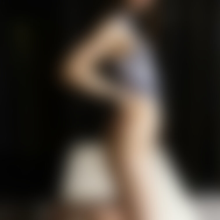 メタリックなハイレグ着てるわんこはどこから見てもセクシーでしょ？😘