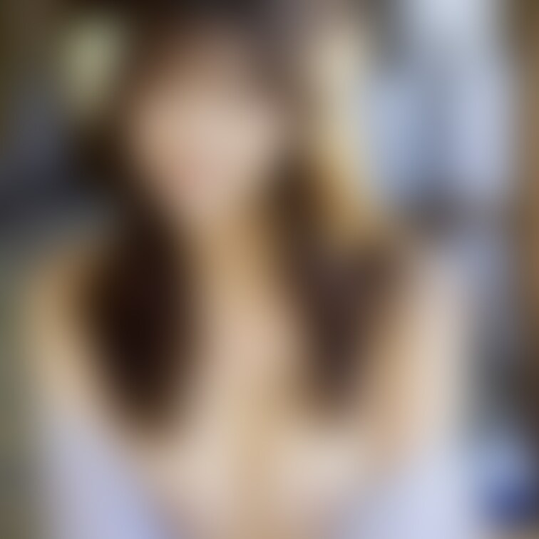 【限定公開中💓】
調子乗って撮影してたら乳首が立ってて恥ずかしい🫣
でもいい表情してるから見せちゃお😳
