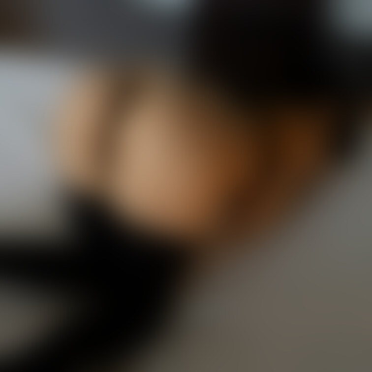 ↑上の【♡いいね】を押してから画像をご覧頂くと…😳↑

［初出演＆初セミヌード］某有名大学に通うお嬢様の私物ランジェ