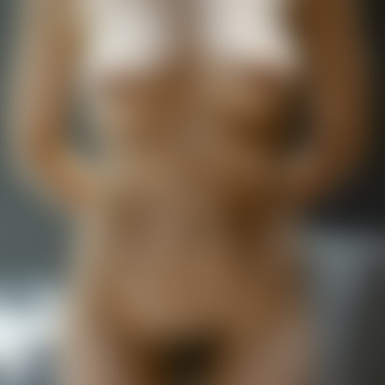 現在アイコンに使わせていただいてる写真は現在編集中のHARUNAさんです。本当に素敵なプロポーションです。
HARUN