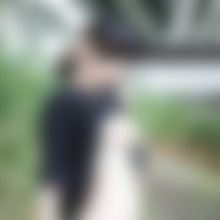 小雨の降る蒸し暑い日の撮影
熱中症予防に風通しを良くしております

麗幽さん