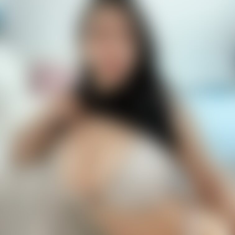ニットの下の秘密♥️
もう全然入りきってない、、
歩いたり動いたりしたら気がついたらぽろんしています🥲🥲
出たがり