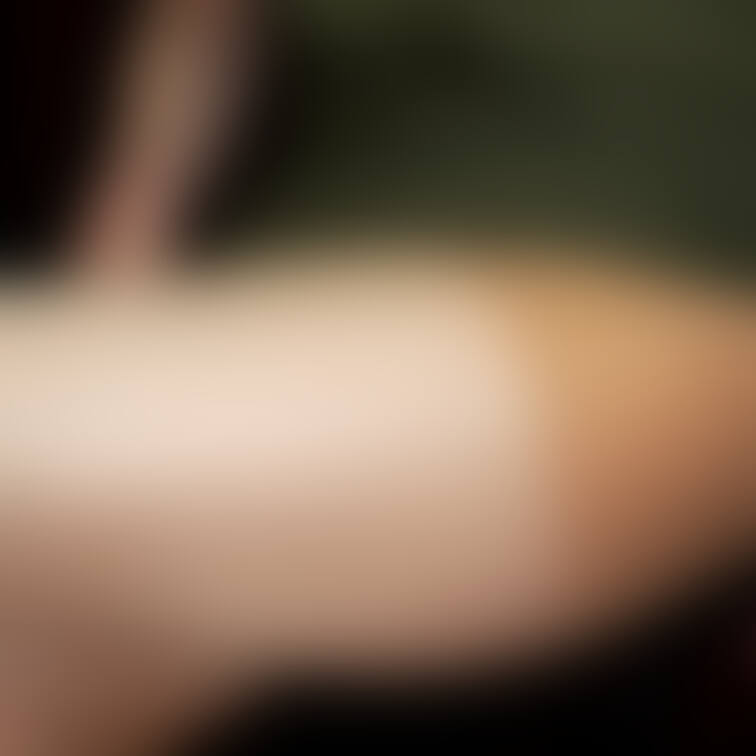 【極薄光沢ストッキングノーパン直穿き】
もっと応援プラン限定
画像：5枚

パンツが履いてないって分かってても、