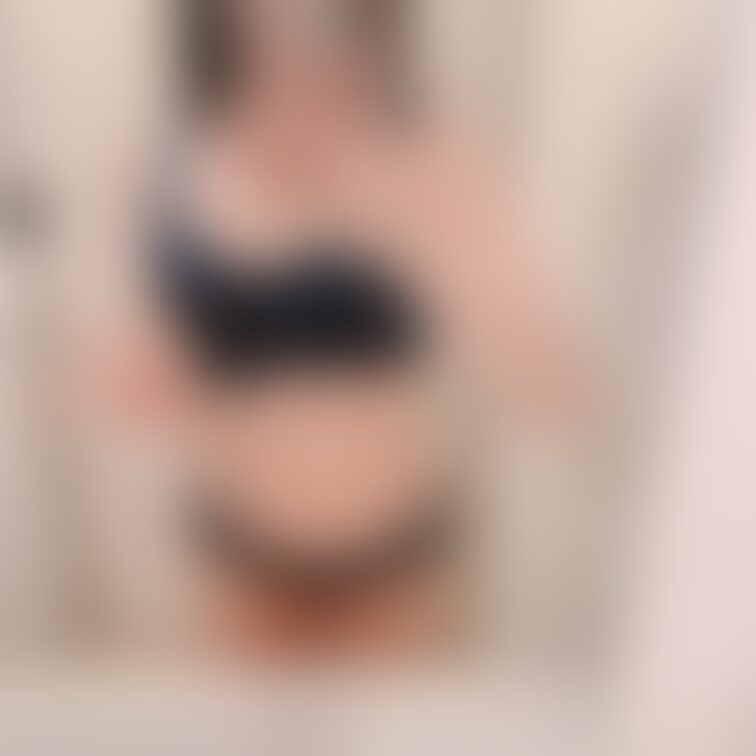 紺色の新しい下着♪

【みみからのお願い💕】
えっちだと思ってくれた方は
写真下の♡印をポチッとしてくれると、