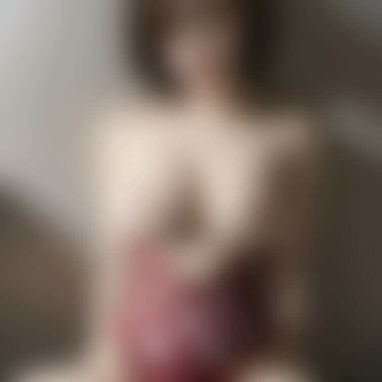 甘い朝の光の中で🌅✨。
柔らかな朝の光に包まれた、リラックスした美しさを感じさせる一枚。シンプルなポーズながら、チェッ