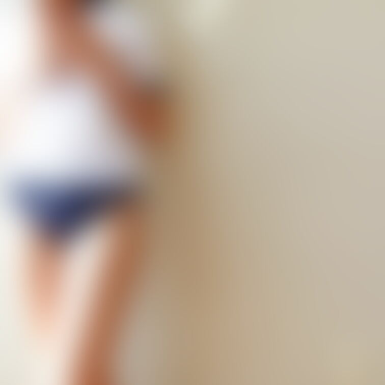 体操服の自撮り写真開始です!未公開のものも含みます!ぎりぎりの高画質!そしてオナホとのツーショットもあります!どっちにい
