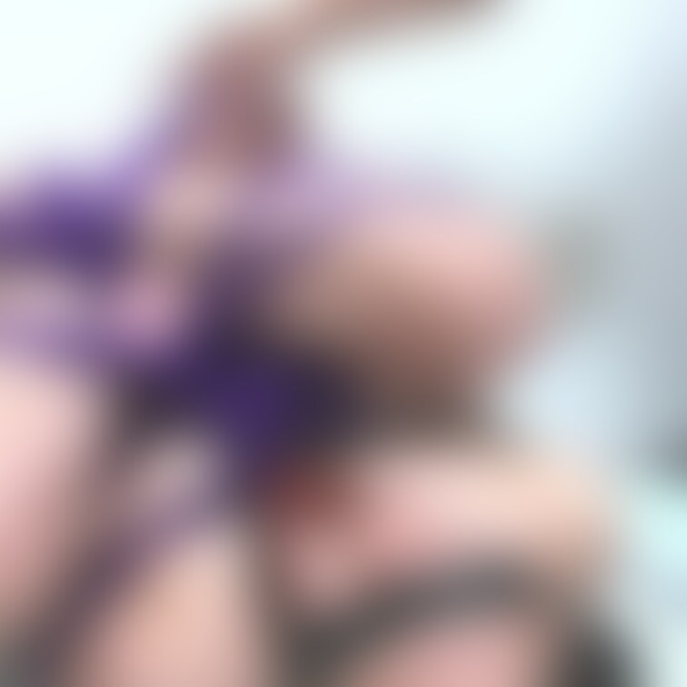 🎀M女,○○○尻たたき○○○

電マを挿入されたM女の尻を定規でピチピチとたたいて○○○しています。（16：14）