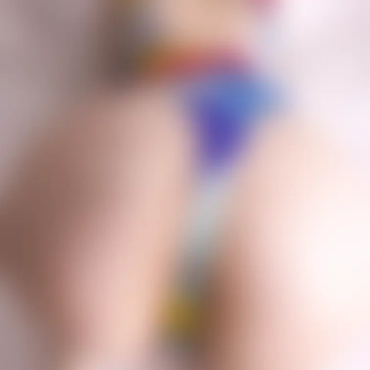 はみ出しちゃってるけどプールデートしてくれますか？💖