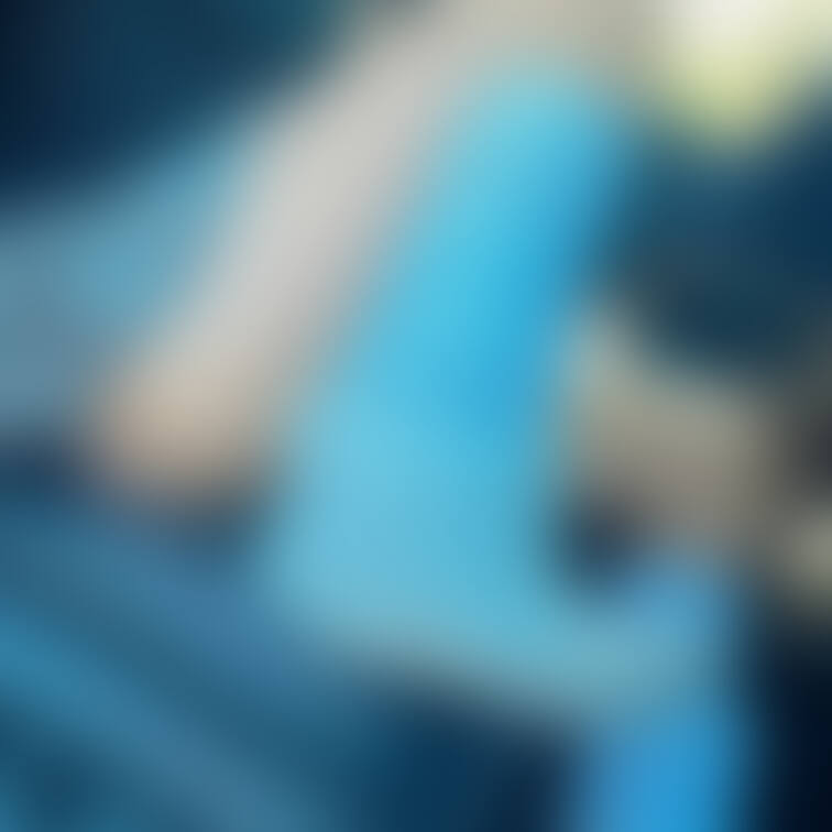 野外でロング汚ルーズを履いて撮影❤︎