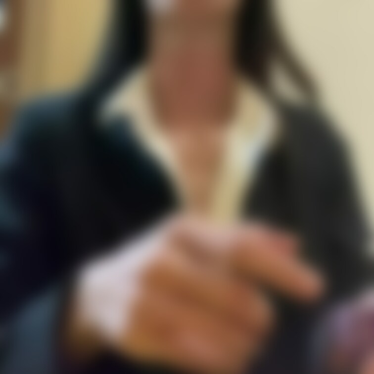 OLがネクタイで自分の首を絞めてみた