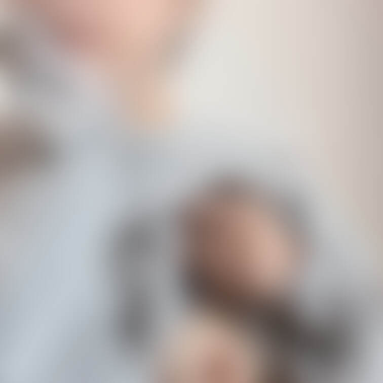 まんまるおっぱい見せつけるお○○○さん

部屋着でゆる〜く過ごしてたら暇を持て余したお○○○さんがからかってきた😘