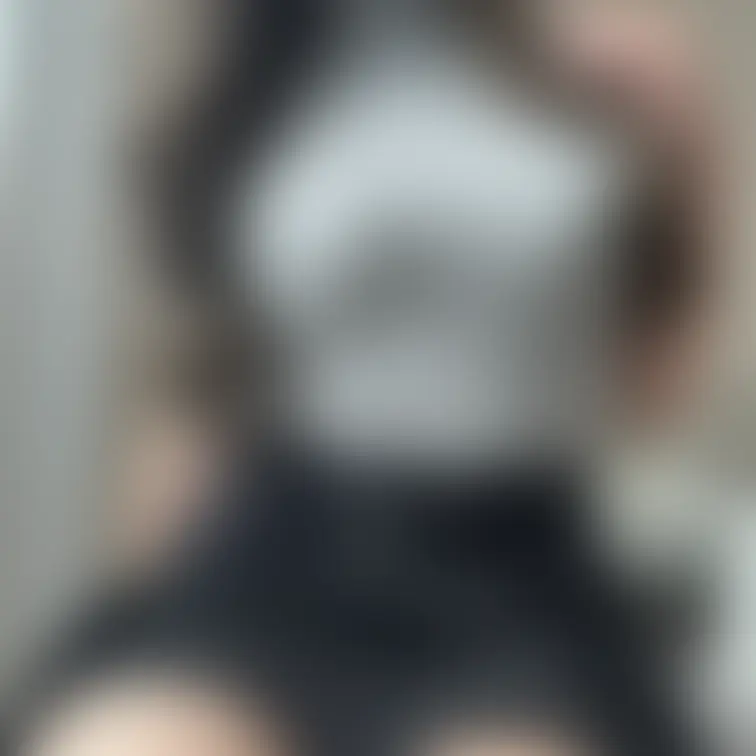 着衣越しのむにむにおっぱい自撮りとパンちらやマンちら…💗