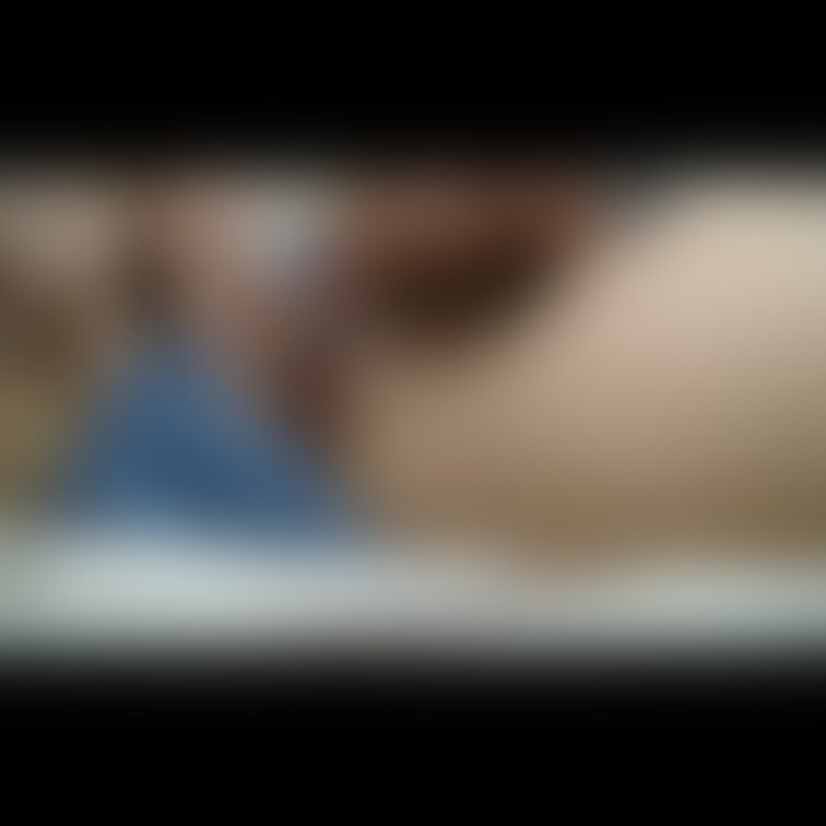 パンツずらしてオナニーしました。動画はまだ先になりそうなので画像だけどうぞ