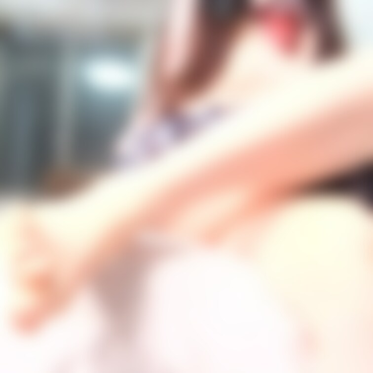 ガラス板を踏んでみました💕
カメラの画面が反射して映ってる笑
お風呂上がりにも踏んでみたので、また近々投稿します😊🎵