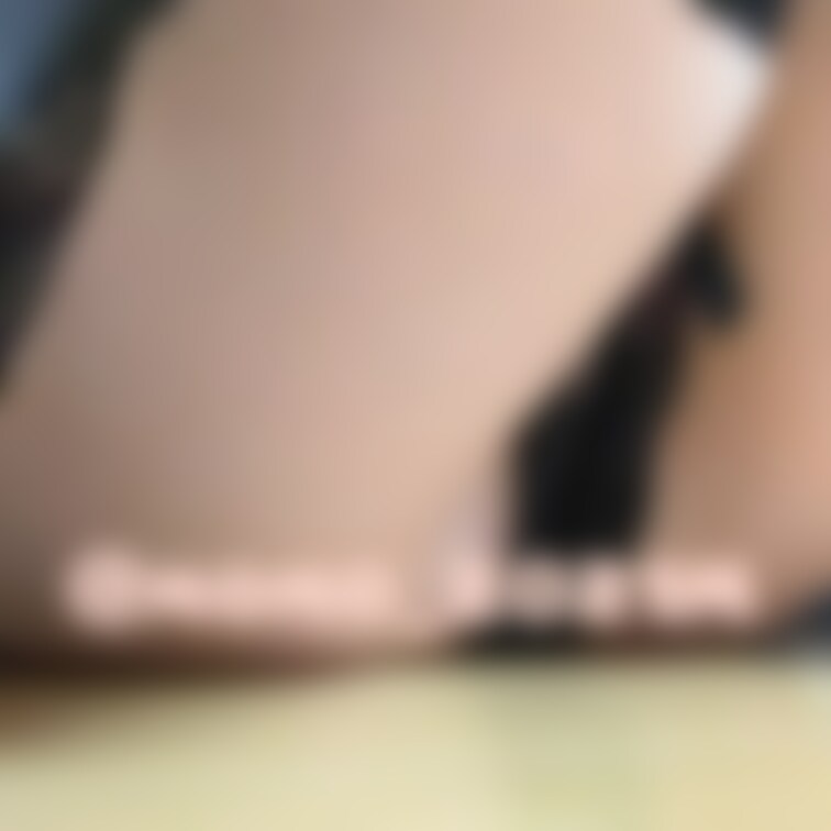 遠隔ローターでおなにーしたあと、真っ白なお汁を垂らしながらローターを取り出すところです(/ω＼*)※Twitterより○