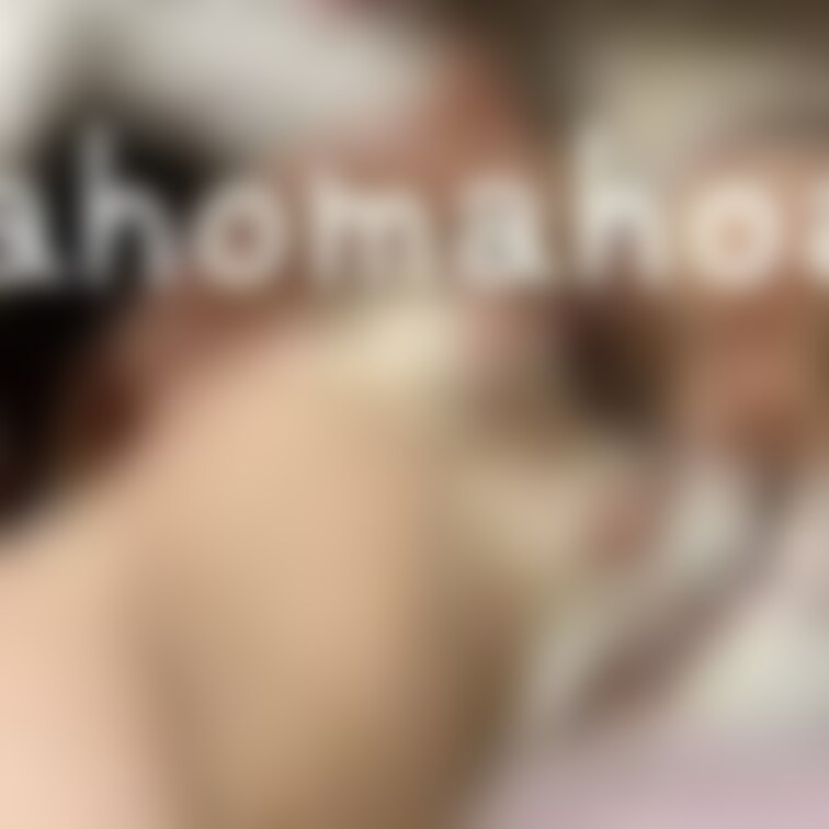 友達の家で終電逃し、別部屋で友達は寝てしまい、お○○○さんはリビングの床で○○○状態で寝ていました。私はその状況にムラム