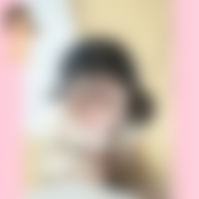 旦那くんのおちんをフェラするるーちゃん︎︎︎☺︎
目をつぶって咥える顔がエロくて最高💓
丁寧にカリを舌で添わ