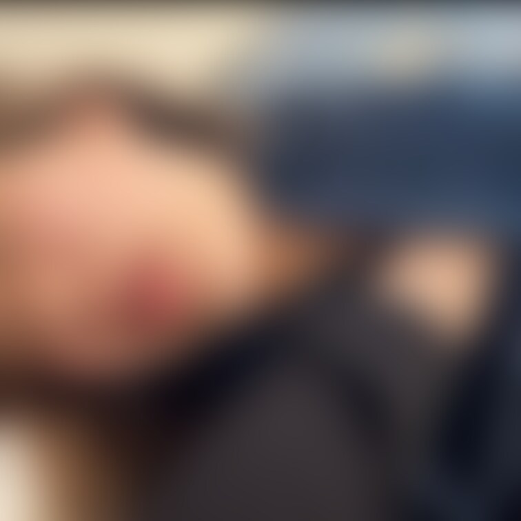 ころんって気持ちがよかったり興奮すると
自然と舌が出てくる癖があります。
写真のころんも乳首をコリコリと
愛撫