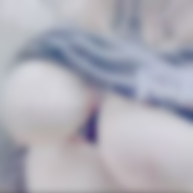 ガラスに乳を押し付ける動画