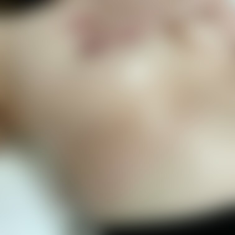 オイル塗ってぴかぴかおっぱい🤭