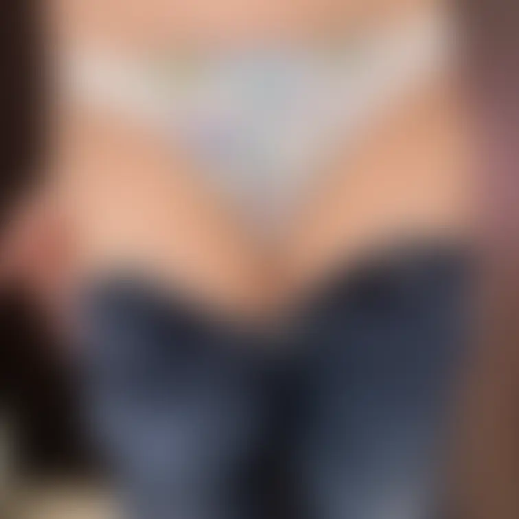 【SNS未公開写真】
パンツMサイズなんだけどピッタリしすぎなのか
割れ目ちゃんが…!あまり拡大しないでね💖
