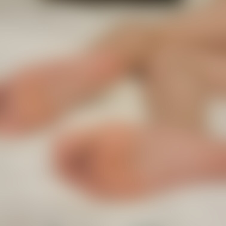 21歳超美人○○○大学生の足裏 第4弾です。 この子の足裏は本当に大人気で皆様ご購入いただきありがとうございます！