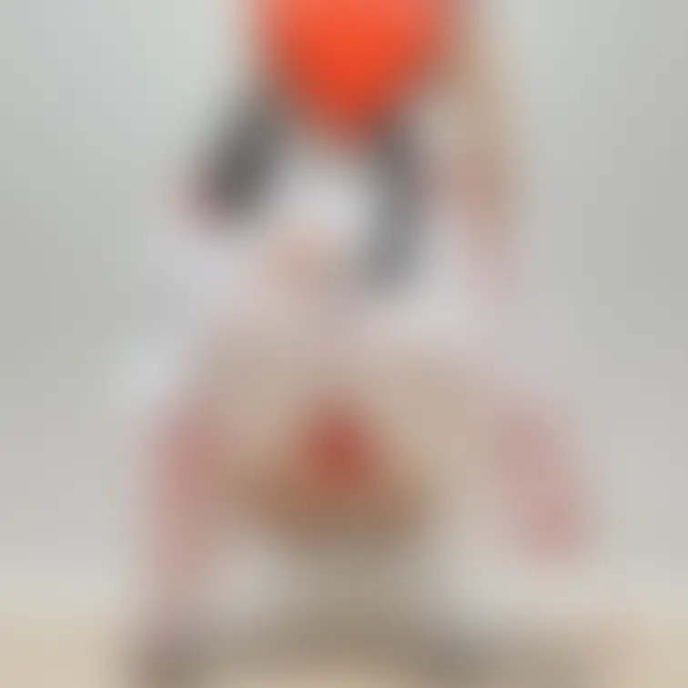 ムチムチ巫女様コスプレ✨
お年玉ということでいつもより写真多めにしたよ🍑💕