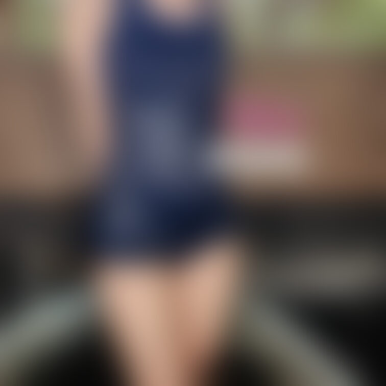 黒髪童顔な女子に、学販旧スク水を着せて
びっしょり濡らしての撮影。
濡れた水着が体にぴっちり密着するのが良いですね。