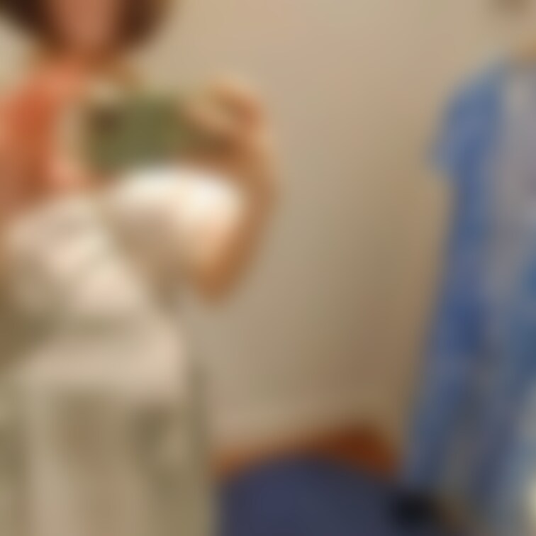 試着室でお着換えしていたらムラムラ、、オナニーしちゃいます！！