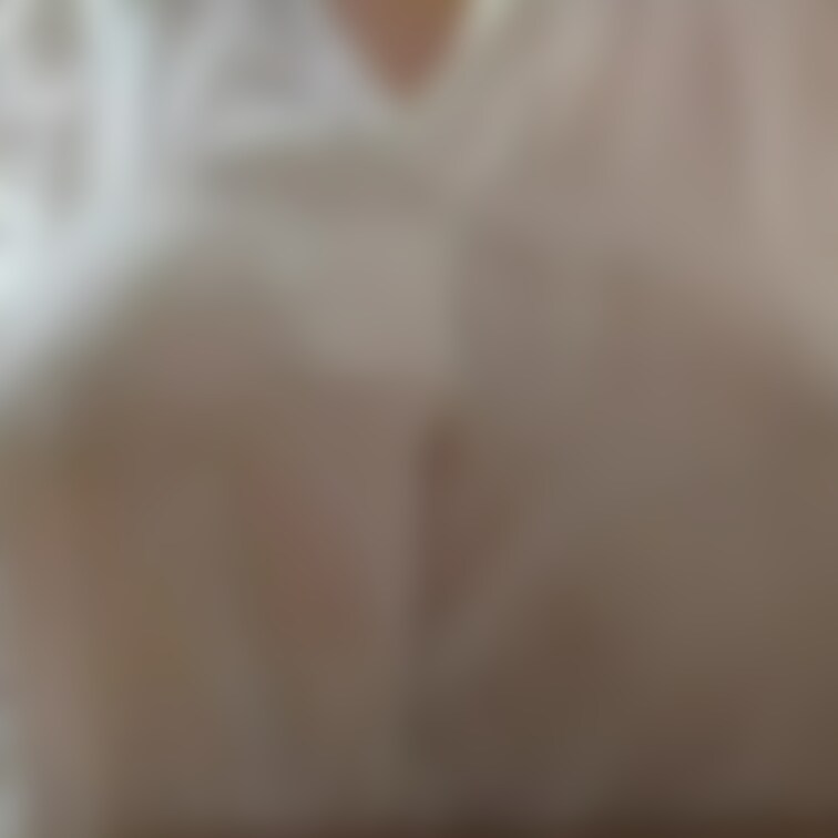 ノーブラ白シャツ姿でお家うろうろしてたら襲ってくれるかなぁ🥺？
