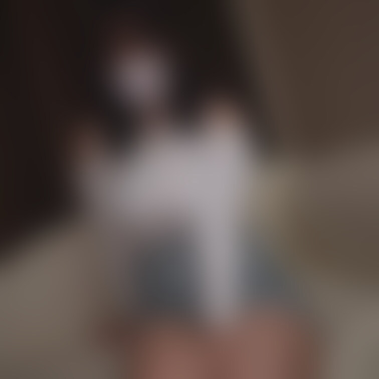 5年前ぐらいから店長とセフレ関係の女の子。
店長の地元の後輩で、昔はマナ板系のほっそりとした感じだったそうですが、