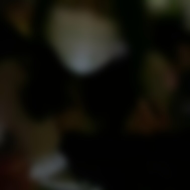 とある駅の裏。
人通りの少ない暗闇でゆうが捕食されました。この自分の妻から他の男たちの性処理道具に変わっていくのがたま