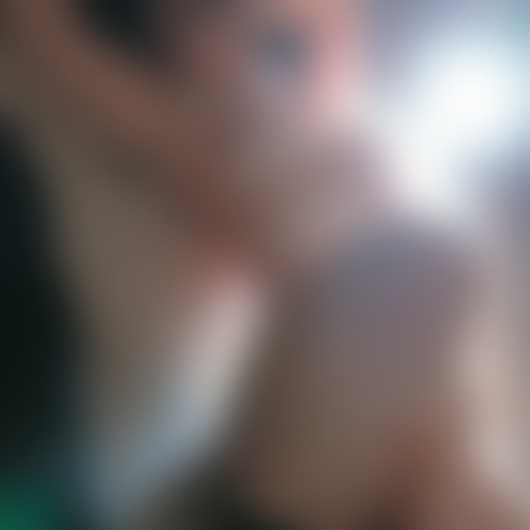 輝きの乳首...
赤い紐が引き締めてくれる